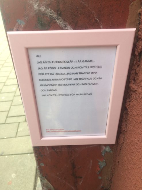 Sofielundsskolan har monterat bilder och dikter på områdets elskåp.